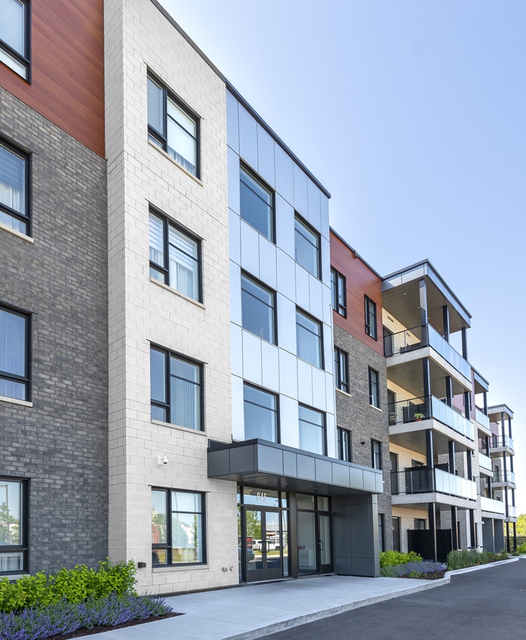 Aménagement paysager commercial et municipal à Boisbriand.