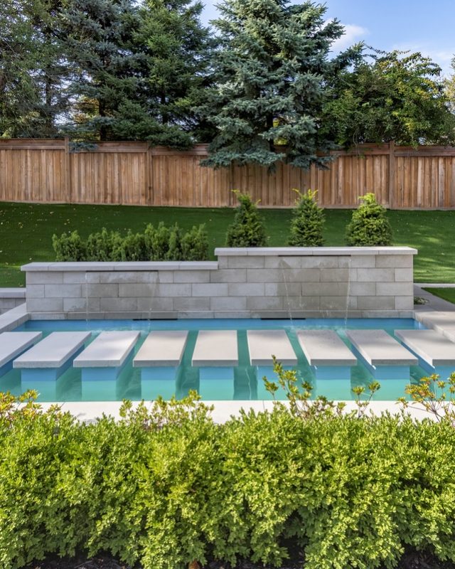 Aménagement paysager et piscine.